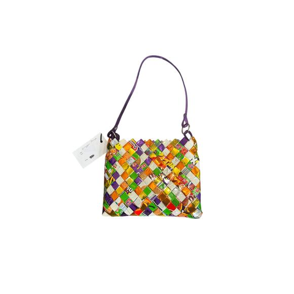 MAL RECYCLED Bag made out of recycled snack wrappers with top zipper close - Picture 1 of 8